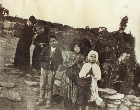 Os pastorinhos na Cova da Iria